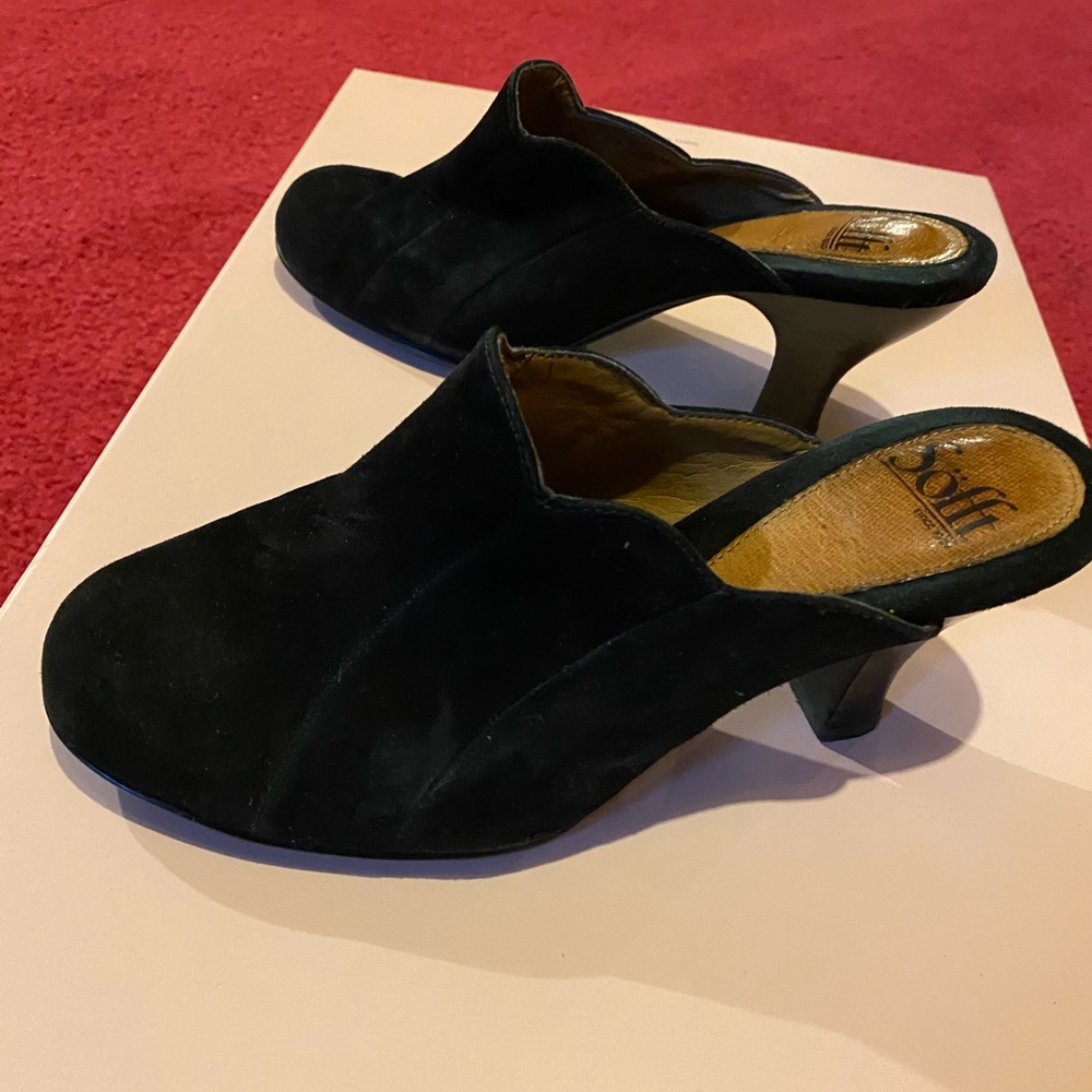 Pre-owner black suede mules size 8